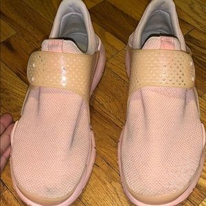 Men’s size 9 Nike Sock Dart